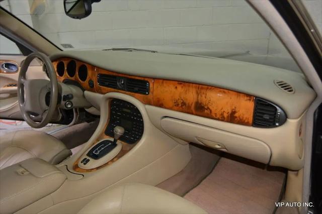2000 Jaguar XJ Standard
