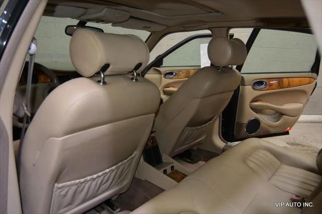 2000 Jaguar XJ Standard