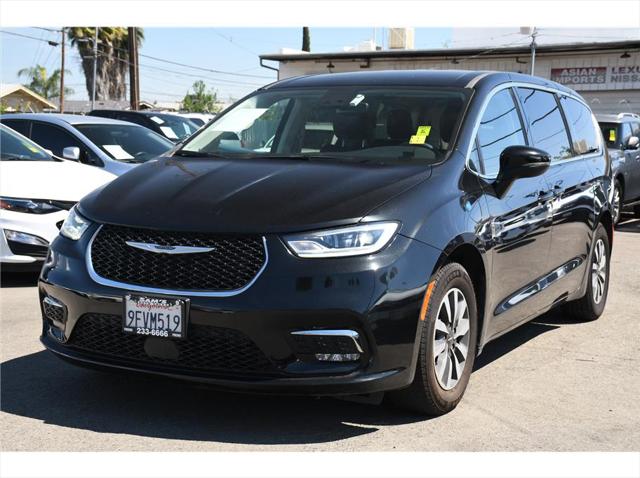 2023 Chrysler Pacifica Hybrid Touring L for sale in Fresno, CA
