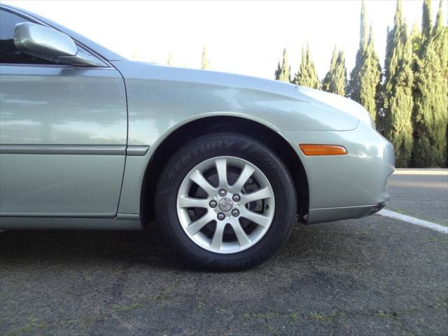 2002 Lexus ES 300 Base 4dr Sedan