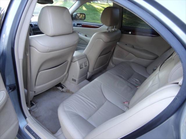 2002 Lexus ES 300 Base 4dr Sedan