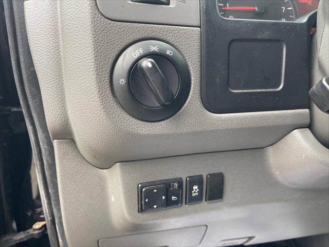 2016 Nissan 3500 S V8