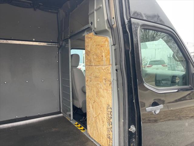 2016 Nissan 3500 S V8