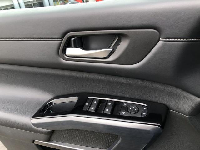 2024 Nissan Pathfinder SL 4WD