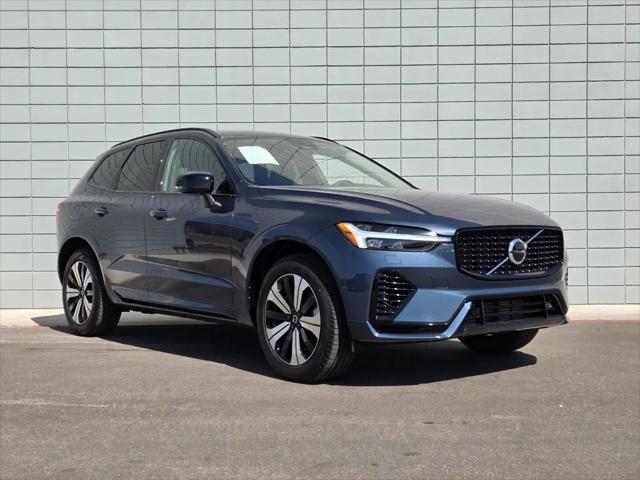 2024 Volvo XC60 Recharge T8 Core Dark Theme