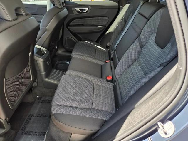 2024 Volvo XC60 Recharge T8 Core Dark Theme