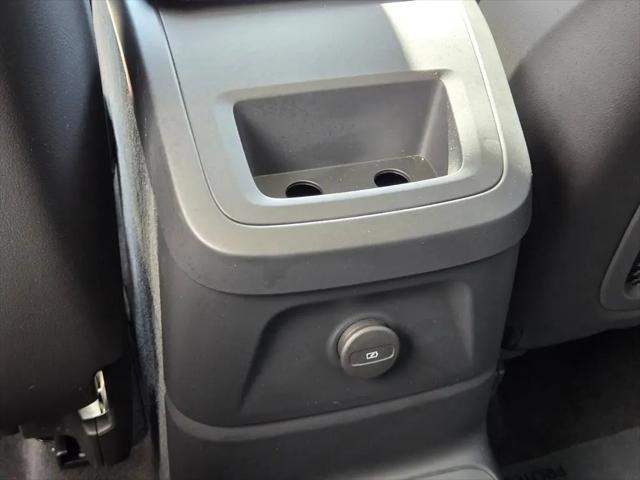 2024 Volvo XC60 Recharge T8 Core Dark Theme