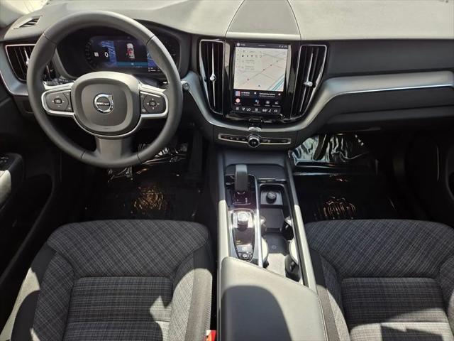 2024 Volvo XC60 Recharge T8 Core Dark Theme