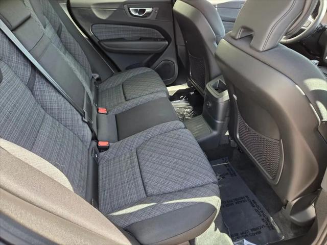 2024 Volvo XC60 Recharge T8 Core Dark Theme