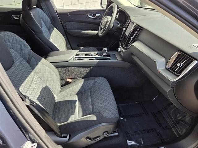 2024 Volvo XC60 Recharge T8 Core Dark Theme