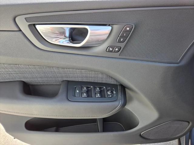 2024 Volvo XC60 Recharge T8 Core Dark Theme