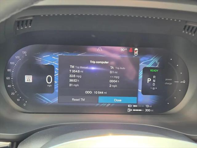 2024 Volvo XC60 Recharge T8 Core Dark Theme
