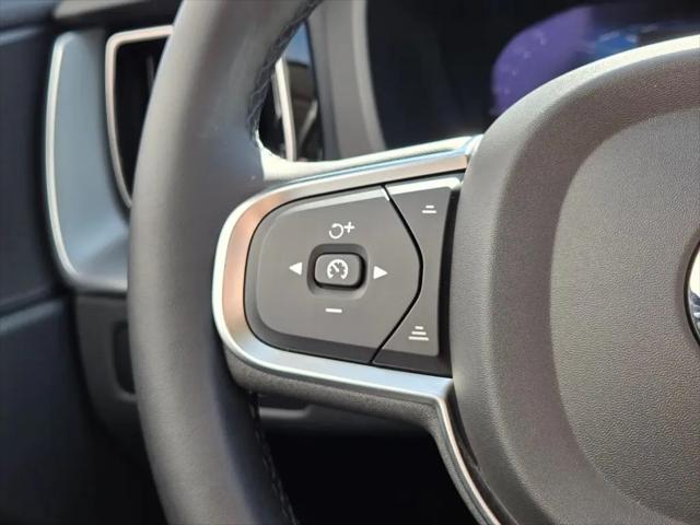 2024 Volvo XC60 Recharge T8 Core Dark Theme