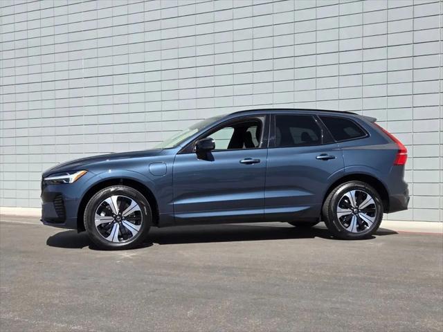 2024 Volvo XC60 Recharge T8 Core Dark Theme