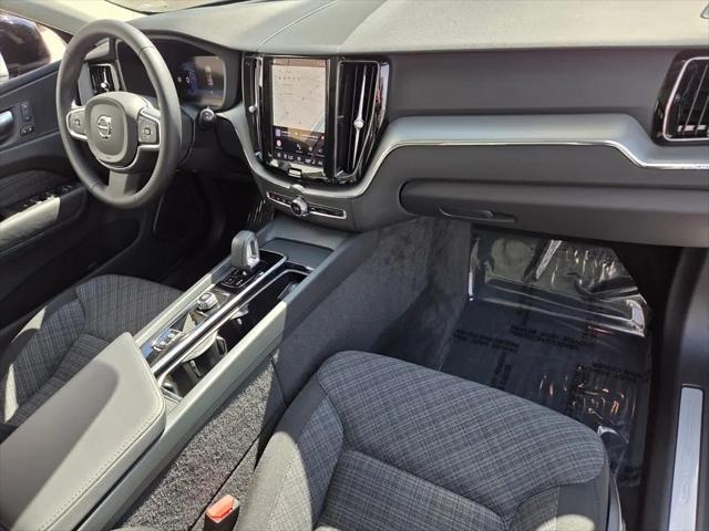2024 Volvo XC60 Recharge T8 Core Dark Theme