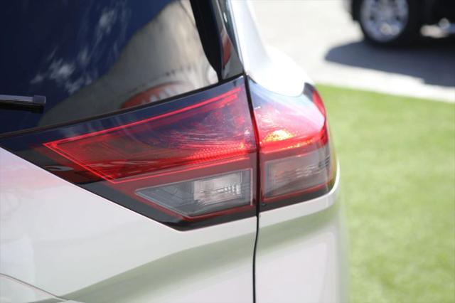 2021 Nissan Rogue SV FWD