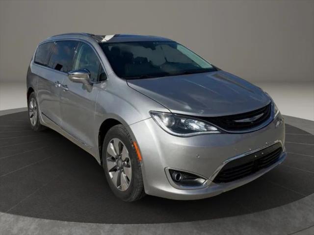 2017 Chrysler Pacifica Hybrid Platinum for sale in Redford, MI