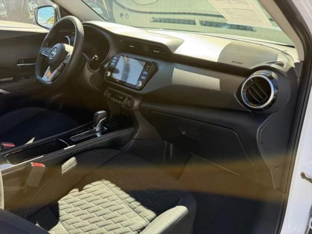 2022 Nissan Kicks SV Xtronic CVT