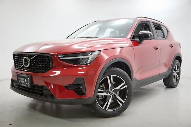 2023 Volvo XC40 B5 Plus Dark Theme
