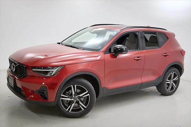 2023 Volvo XC40 B5 Plus Dark Theme