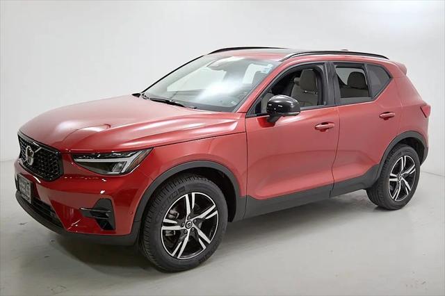 2023 Volvo XC40 B5 Plus Dark Theme
