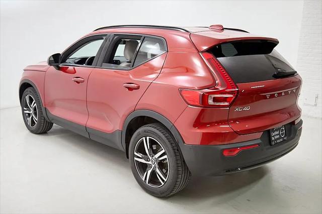 2023 Volvo XC40 B5 Plus Dark Theme