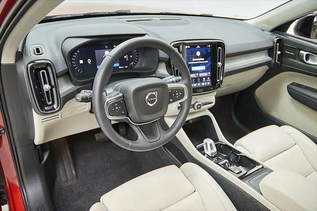 2023 Volvo XC40 B5 Plus Dark Theme