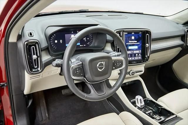 2023 Volvo XC40 B5 Plus Dark Theme