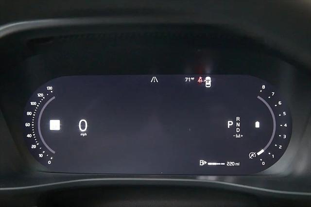2023 Volvo XC40 B5 Plus Dark Theme