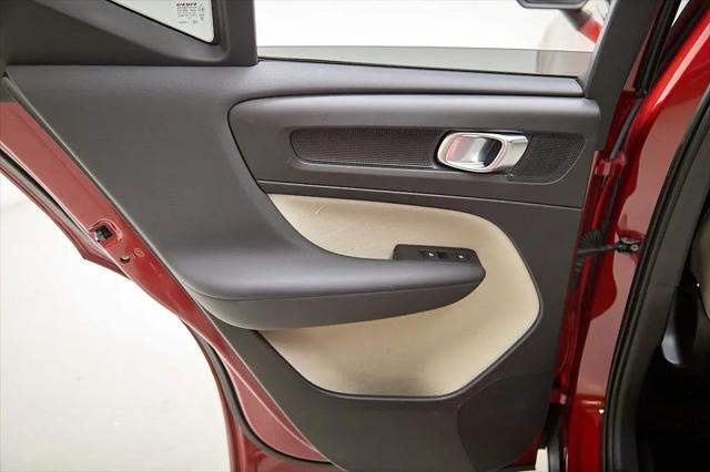 2023 Volvo XC40 B5 Plus Dark Theme