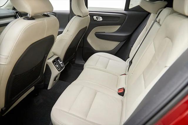 2023 Volvo XC40 B5 Plus Dark Theme