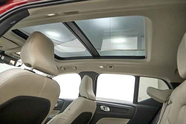 2023 Volvo XC40 B5 Plus Dark Theme
