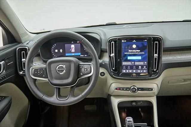 2023 Volvo XC40 B5 Plus Dark Theme