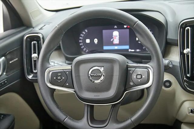 2023 Volvo XC40 B5 Plus Dark Theme