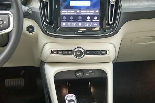 2023 Volvo XC40 B5 Plus Dark Theme
