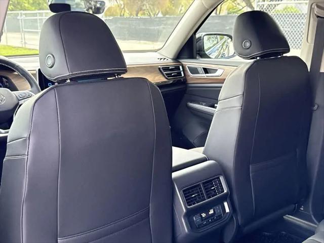 2026 Volkswagen Atlas SE with Technology