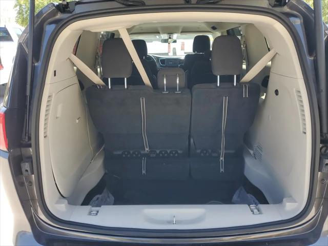 2022 Chrysler Voyager LX