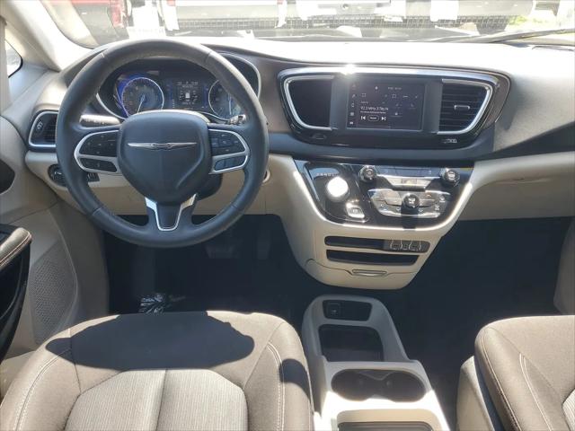 2022 Chrysler Voyager LX