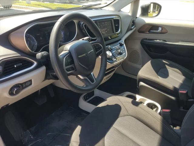 2022 Chrysler Voyager LX