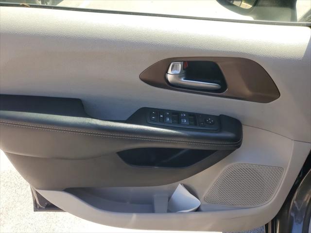 2022 Chrysler Voyager LX
