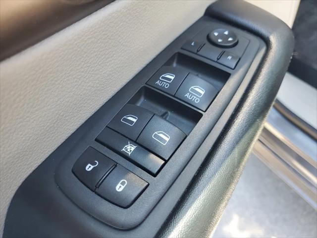 2022 Chrysler Voyager LX