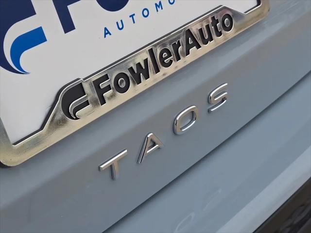2026 Volkswagen Taos SE Black
