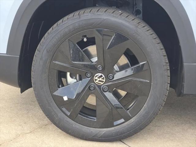 2026 Volkswagen Taos SE Black