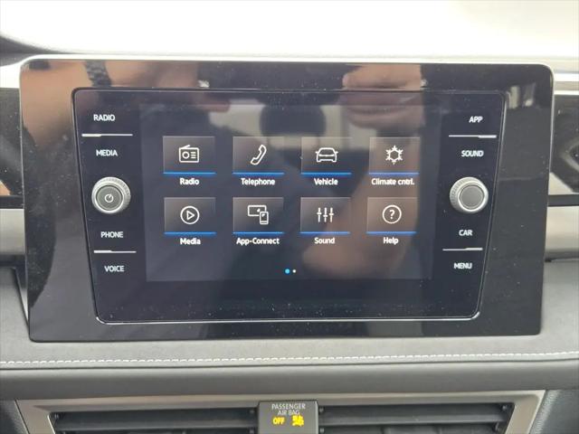 2026 Volkswagen Taos SE Black