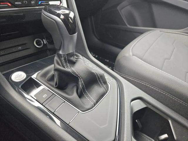 2026 Volkswagen Taos SE Black