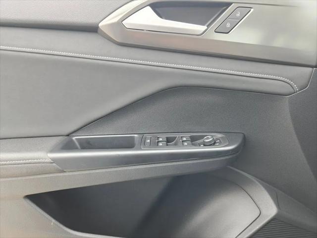 2026 Volkswagen Taos SE Black
