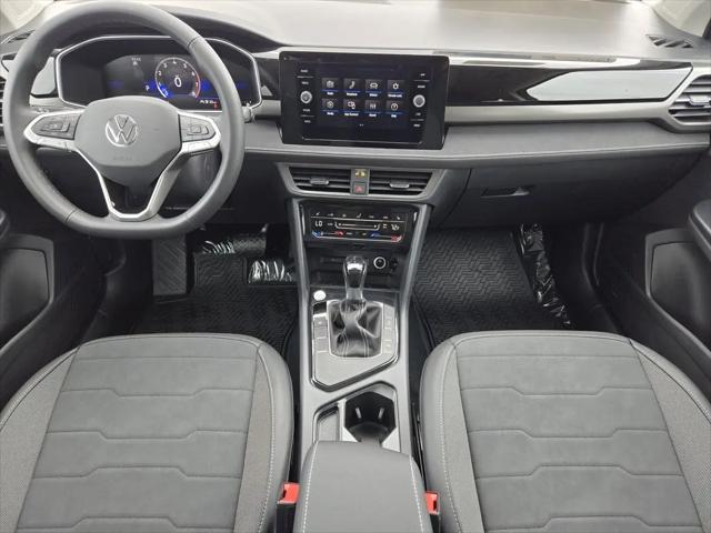 2026 Volkswagen Taos SE Black
