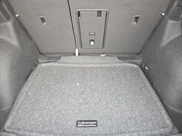 2026 Volkswagen Taos SE Black