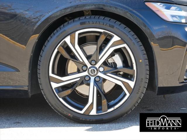 2024 Volvo S60 B5 Plus Dark Theme