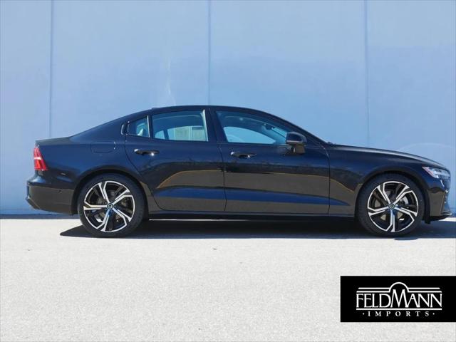 2024 Volvo S60 B5 Plus Dark Theme
